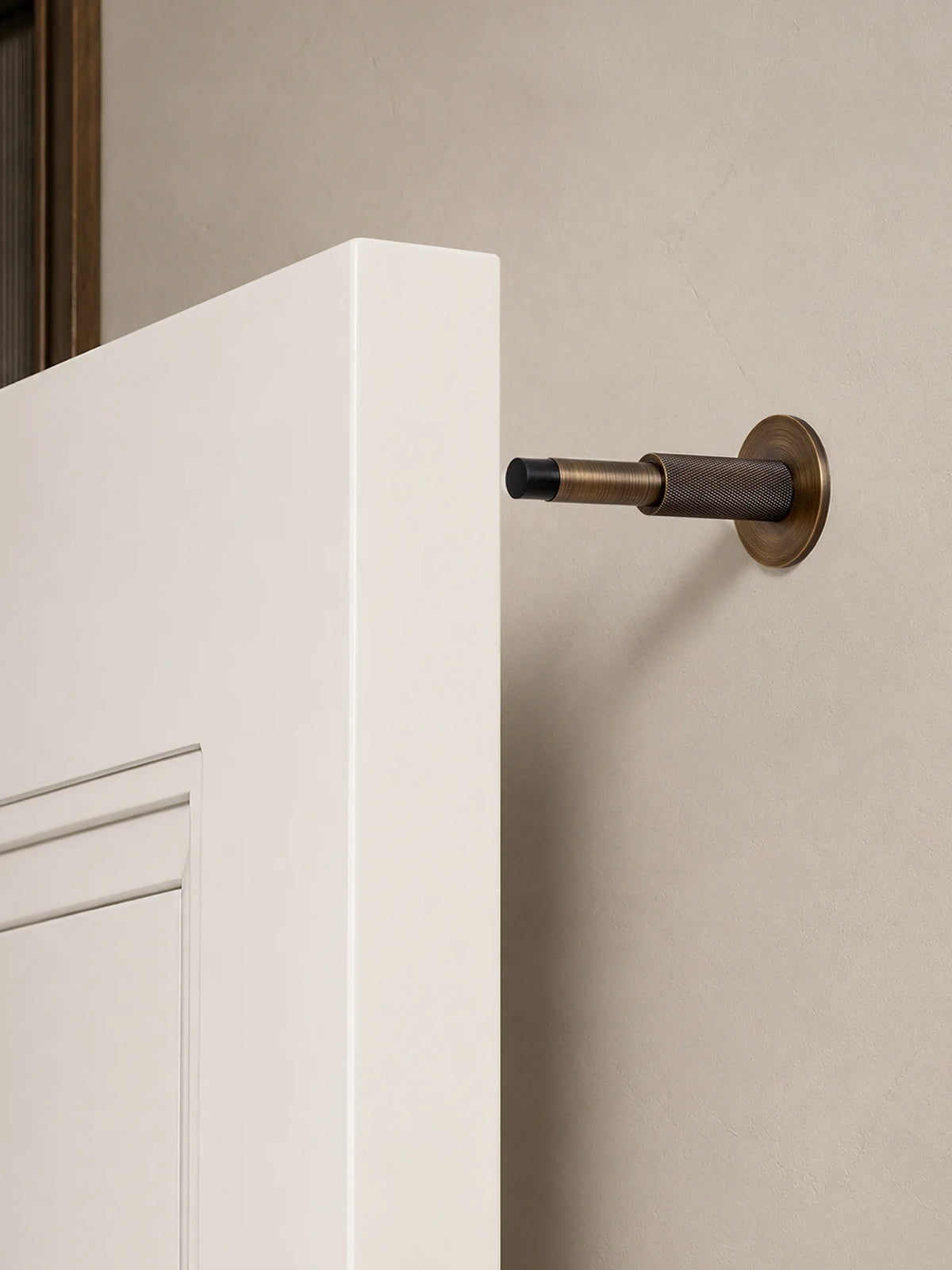 Build Guild DOOROOM Brass Door Stop Knurled Style, Cushioned Contact